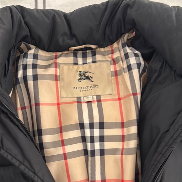 Burberry Women’s Black Quilted Marianne Puffer Jacket (Small) - Picture 4 of 8